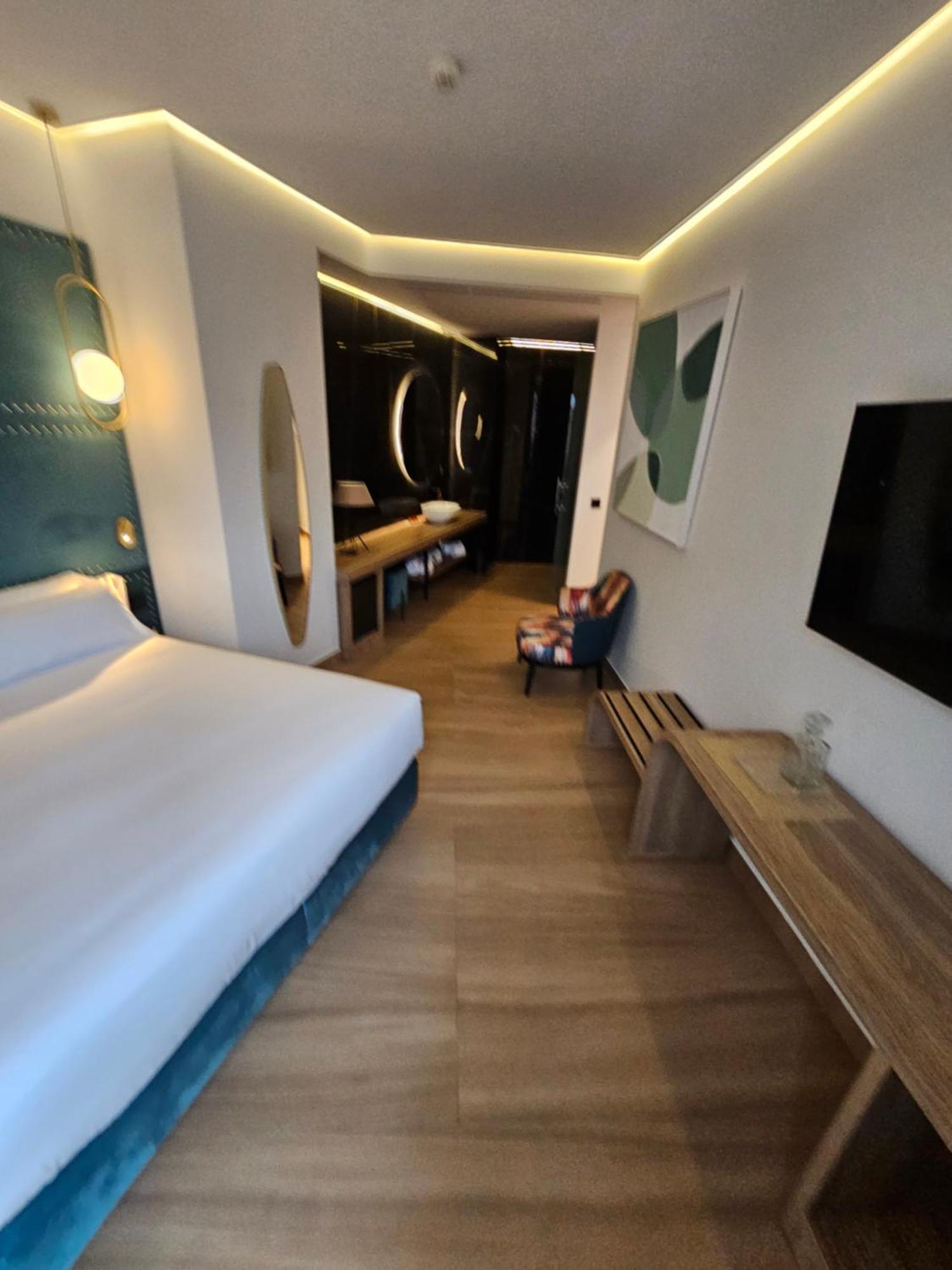 Hotel Las Tres Campanas Badajoz Eksteriør billede