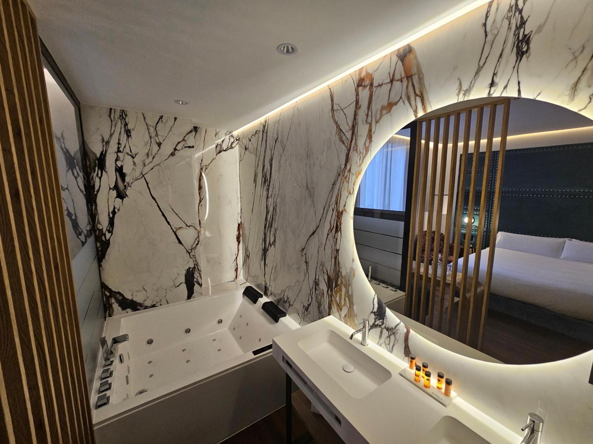 Hotel Las Tres Campanas Badajoz Eksteriør billede