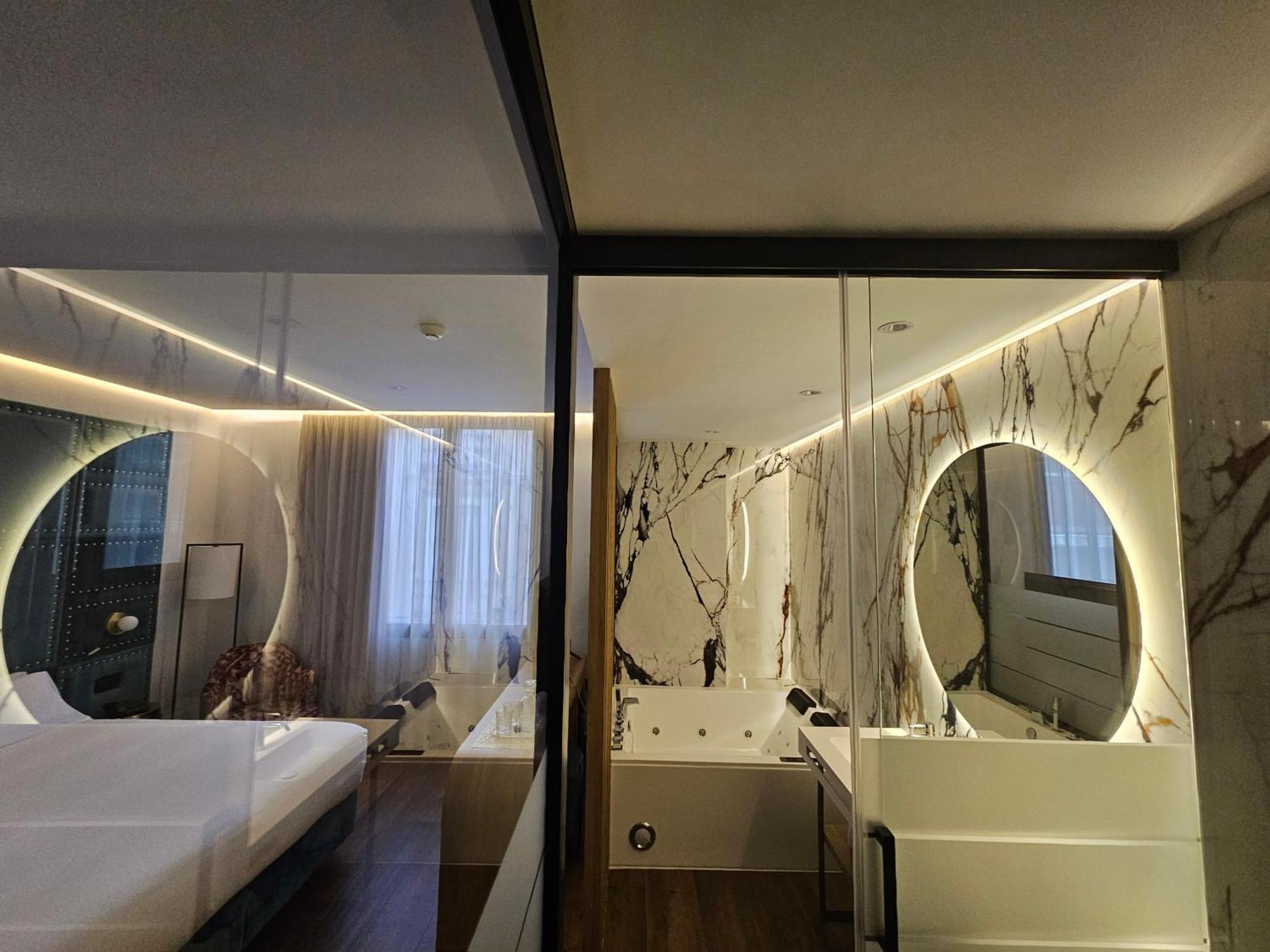 Hotel Las Tres Campanas Badajoz Eksteriør billede