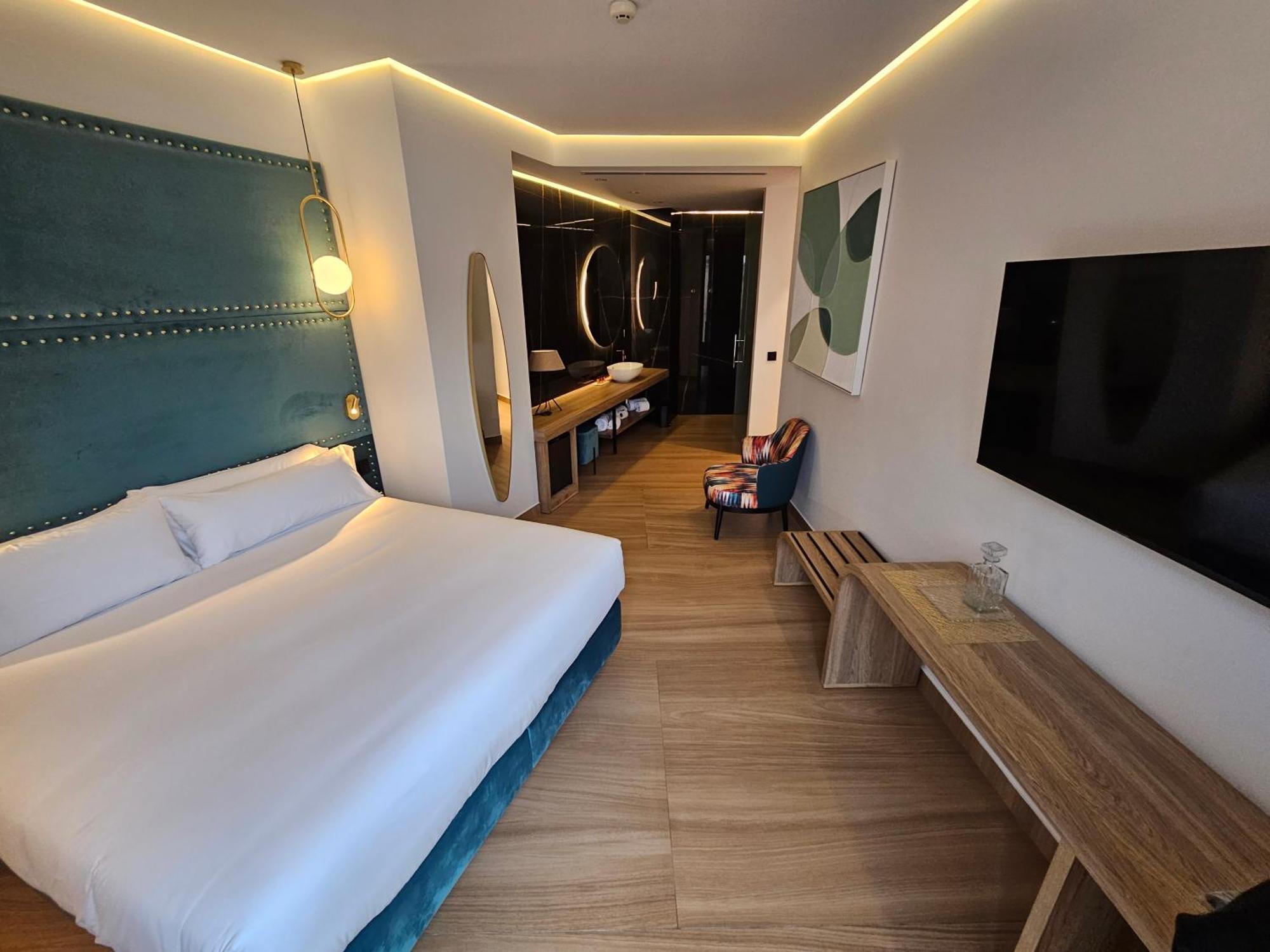 Hotel Las Tres Campanas Badajoz Eksteriør billede